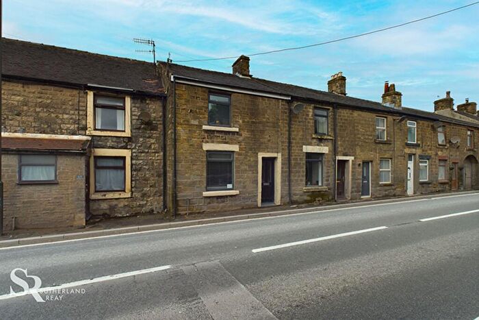 3 Bedroom Terraced House For Sale In Hallsteads, Dove Holes, SK17