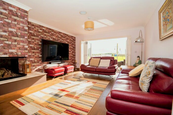 3 Bedroom Bungalow For Sale In Minnis Lane, Dover, CT15