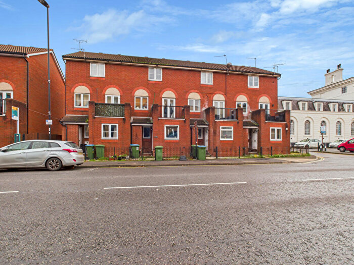 2 Bedroom Maisonette To Rent In Terminus Terrace, SO14