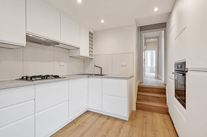 2 Bedroom Property To Rent In Meadow Road, London, SW8