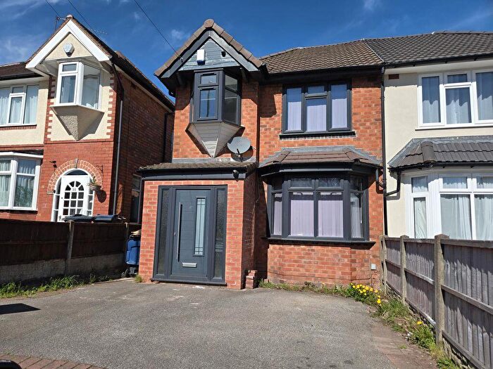 4 Bedroom Semi-Detached House To Rent In Gibbins Road, Selly Oak, Birmingham, B29
