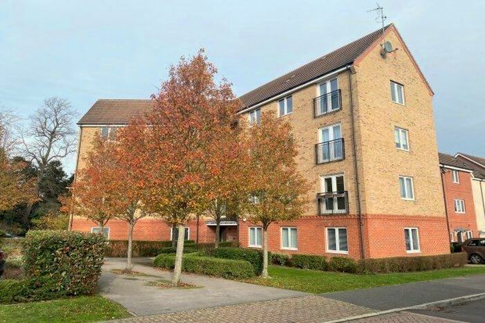 2 Bedroom Flat To Rent In Skippetts Gardens, Basingstoke, RG21