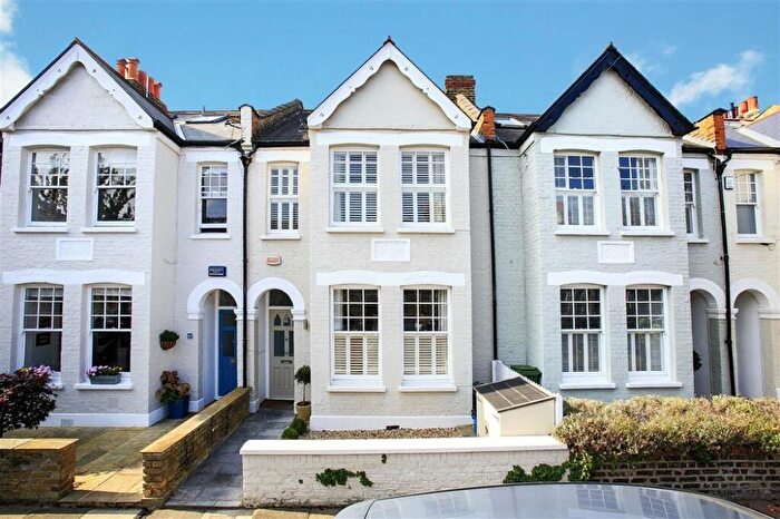 4 Bedroom House For Sale In First Avenue, London, SW14