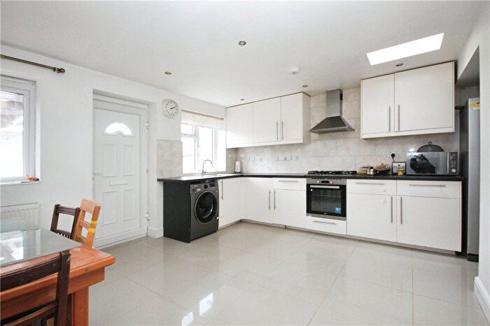 6 Bedroom Terraced House To Rent In Riverside Drive, Mitcham, CR4