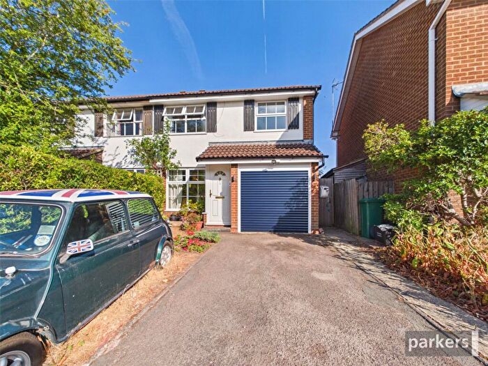 3 Bedroom Semi Detached House For Sale In Concorde Way, Woodley, Reading, Berkshire, RG5