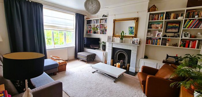 2 Bedroom Flat For Sale In First Floor Flat, Chatsworth Road, Willesden Green, NW2