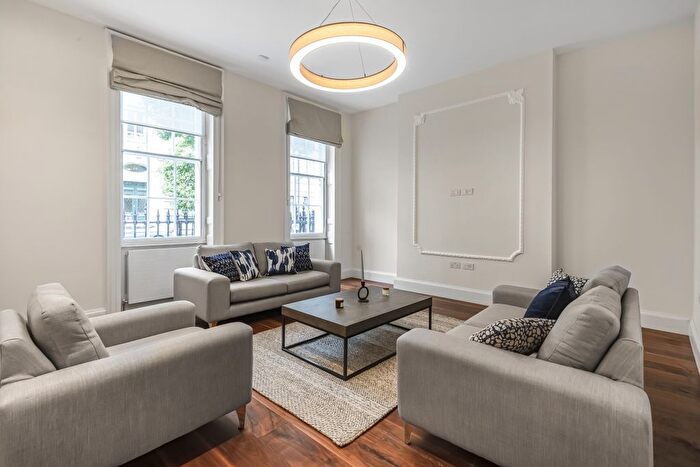 3 Bedroom Flat To Rent In Devonshire Street, Marylebone, W1G
