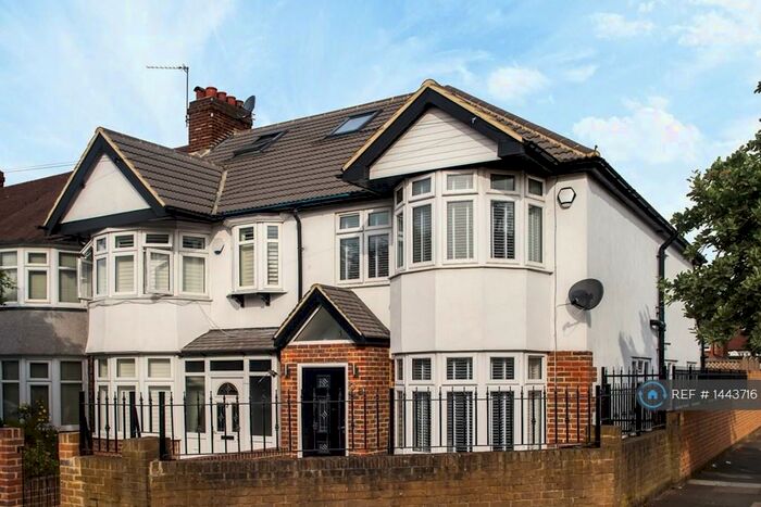 3 Bedroom End Of Terrace House To Rent In Chatsworth Drive, Enfield, EN1