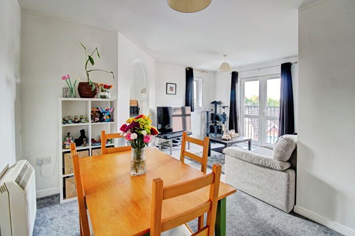 2 Bedroom Flat For Sale In Barrow Close, Walsall, WS9