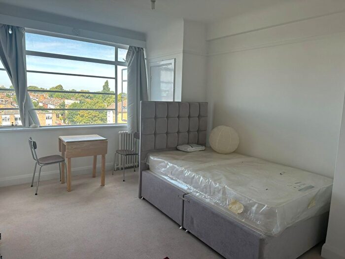 Studio To Rent In Du Cane Court, Balham High Road, London, SW17