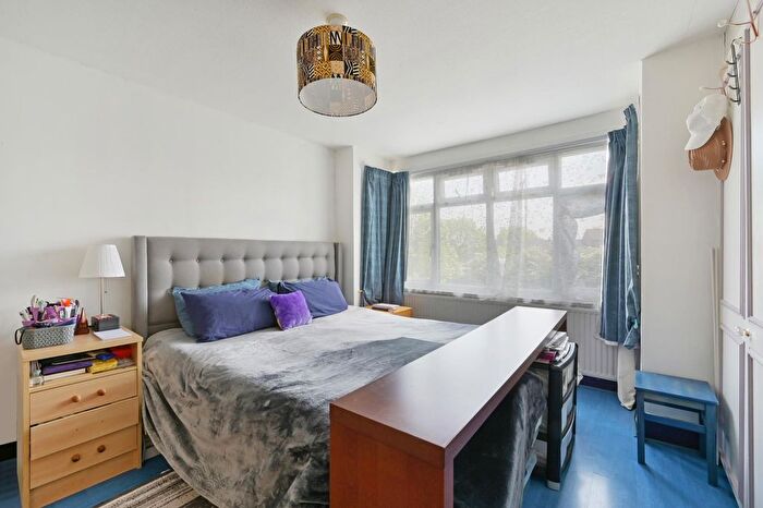 5 Bedroom Property For Sale In Conway Road, Hounslow, TW4