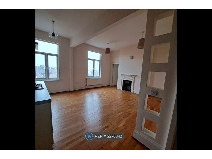3 Bedroom Flat To Rent In St Pauls Ave, London, NW2