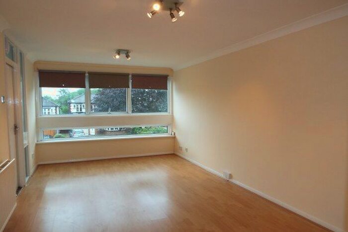 2 Bedroom Flat To Rent In Chigwell Road, London, E18