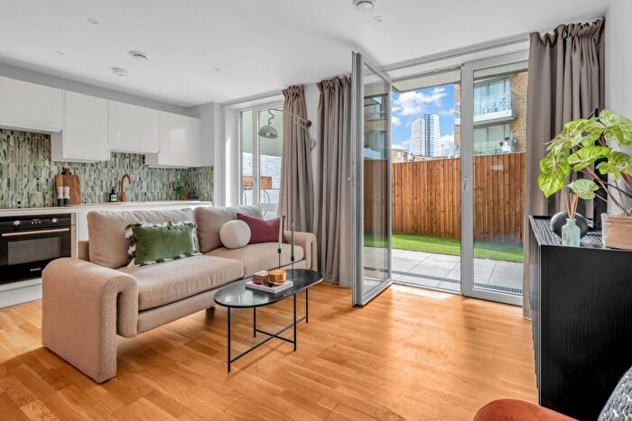 2 Bedroom Flat For Sale In Keymer Place, Tower Hamlets, London, E14