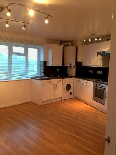 2 Bedroom Flat To Rent In High Street, Barnet, Hertfordshire, EN5