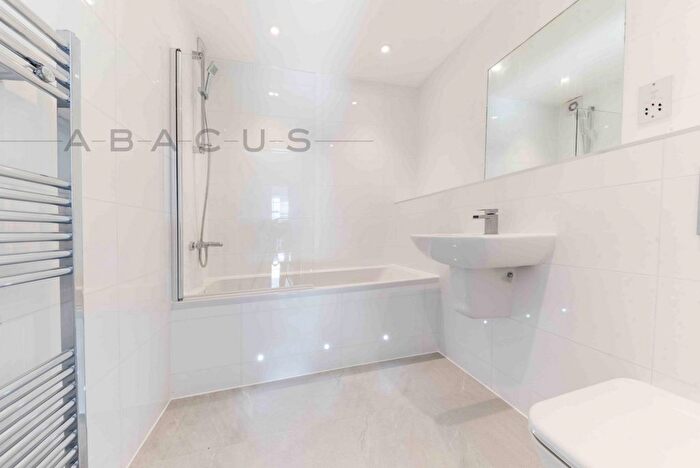 2 Bedroom Flat For Sale In Shenley Road, Borehamwood, WD6
