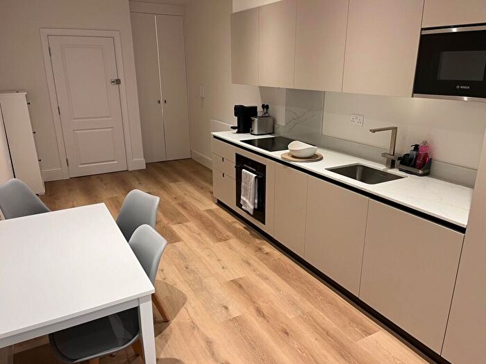 1 Bedroom Apartment For Sale In Highclere House, Kings Road, Sunninghill, Berkshire, SL5