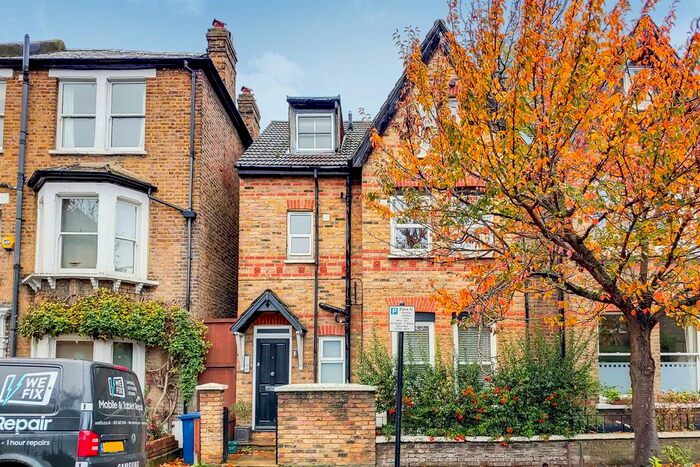 1 Bedroom Flat To Rent In Disraeli Road, London, W5