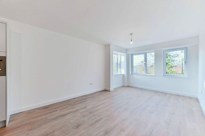 2 Bedroom Flat To Rent In Joyden Apartments, Croydon, Purley, CR8