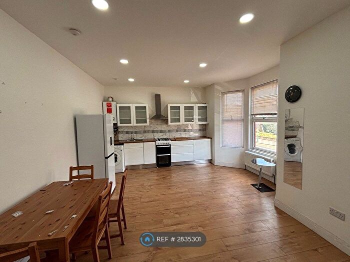 2 Bedroom Flat To Rent In Romford, Romford, RM1