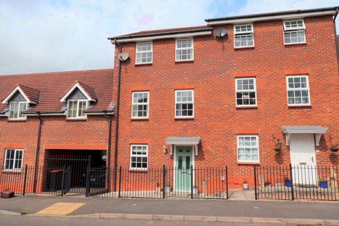 4 Bedroom House To Rent In Nicolson Drive, Leighton Buzzard, LU7