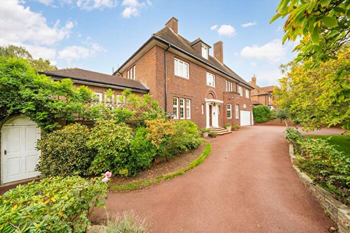 6 Bedroom Property To Rent In Cannon Hill, London, N14