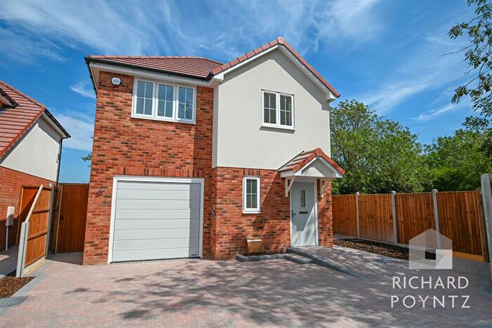 4 Bedroom Detached House For Sale In St. Josephs Close, Canvey Island, SS8