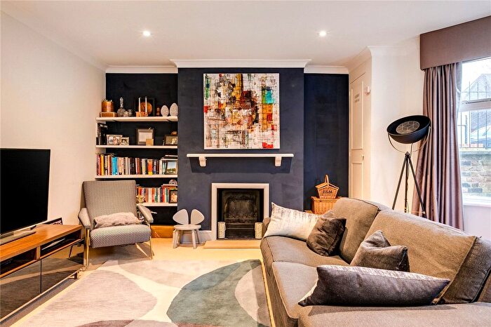 2 Bedroom Flat For Sale In Moore Park Road, Fulham, London, SW6