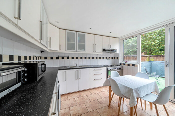 4 Bedroom Apartment To Rent In Ashbrook Road, N19