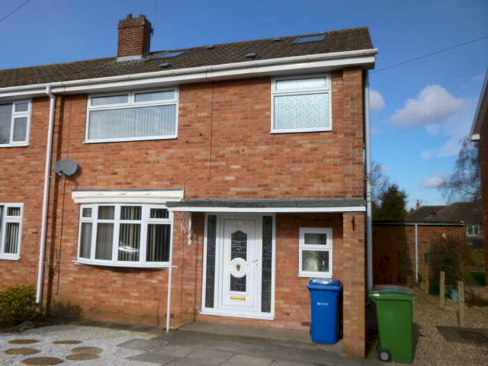 3 Bedroom Semi-Detached House To Rent In Kirk Rise, Kirkella, Hull, HU10
