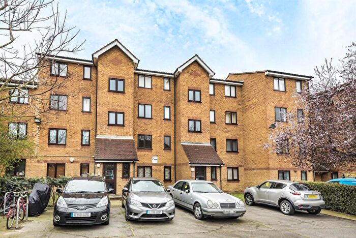 1 Bedroom Apartment To Rent In Grinstead Road, Deptford, SE8
