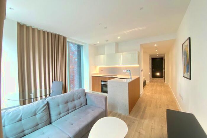 Studio To Rent In Piazza Walk, London, E1