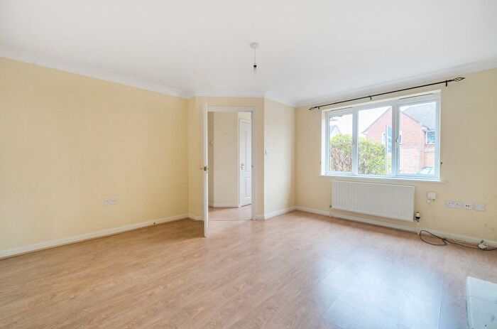 3 Bedroom End Of Terrace House For Sale In Godalming, Surrey, GU7