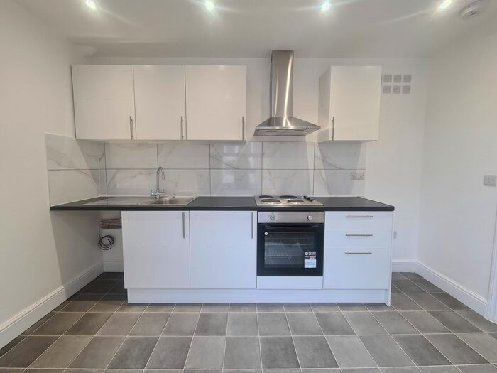 3 Bedroom Flat To Rent In Leytonstone Road, London, E15