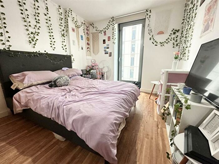 1 Bedroom Flat For Sale In Michigan Avenue, Salford, M50