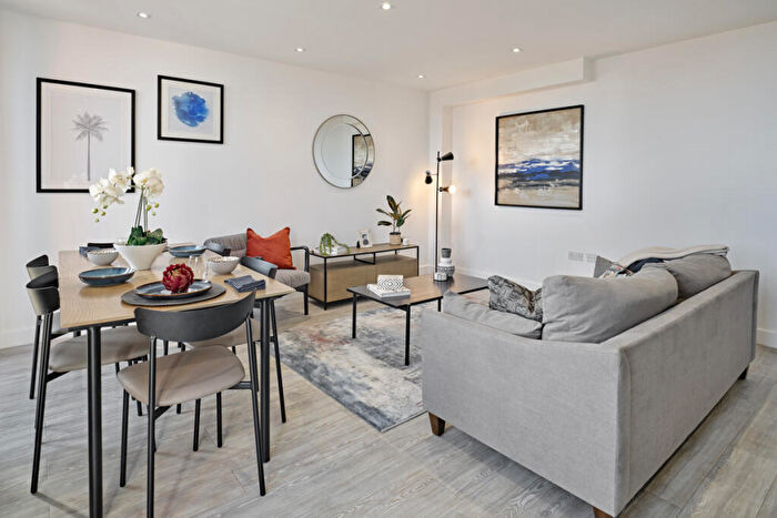 2 Bedroom Flat To Rent In Oxbow, Stephenson House, M5