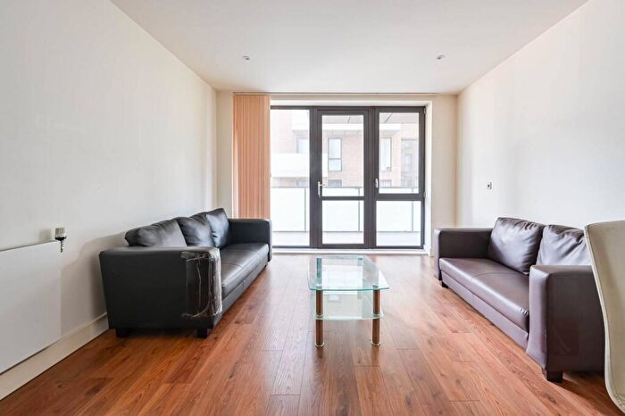 2 Bedroom Flat To Rent In Lighterman Point, Tower Hamlets, London, E14