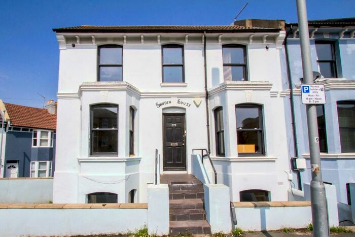 4 Bedroom End Of Terrace House To Rent In Queens Park Road, Brighton, BN2
