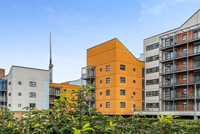 1 Bedroom Apartment To Rent In Maltings Close, Tower Hamlets, E3