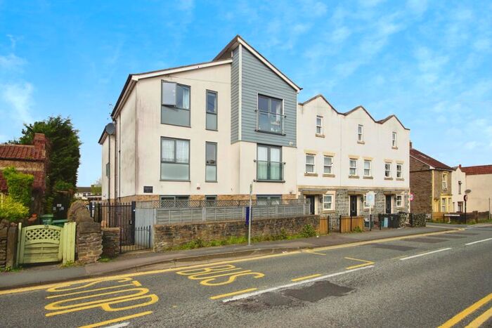 2 Bedroom Flat To Rent In St Martins Court, Staple Hill, Bristol, BS16