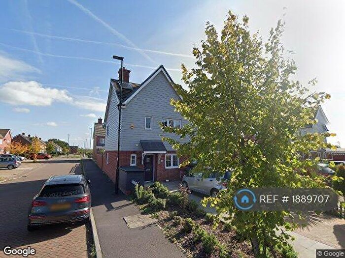 3 Bedroom End Of Terrace House To Rent In Clovelly Spur, Slough, SL2
