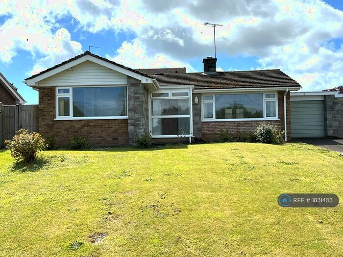 3 Bedroom Bungalow To Rent In Habgood Close, Acle, Norwich, NR13