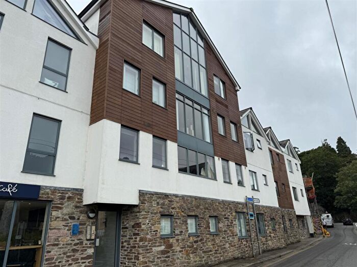 2 Bedroom Flat To Rent In Station Road, Fowey, PL23