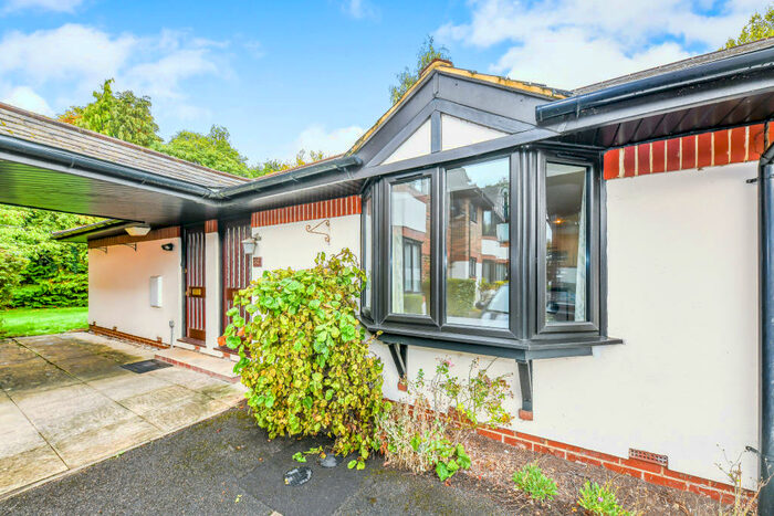 2 Bedroom Bungalow To Rent In Waterside Court Fleet, GU51