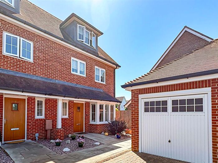 4 Bedroom Town House For Sale In Shaw Gardens, Bognor Regis, PO21