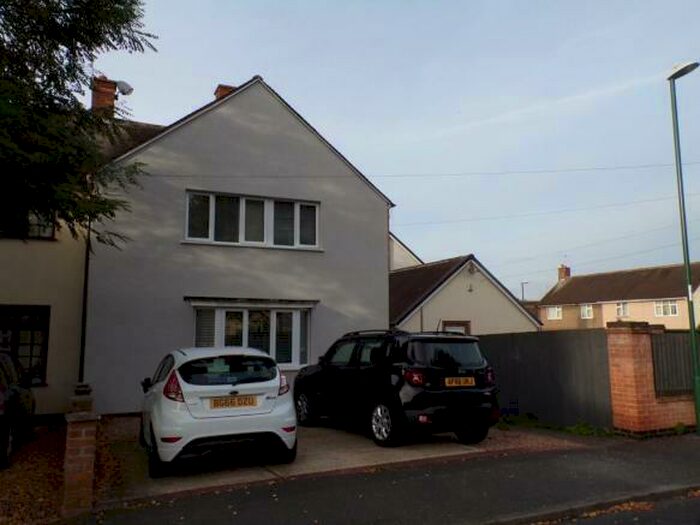 3 Bedroom Semi-Detached House To Rent In Killerton Green, Clifton, NG11