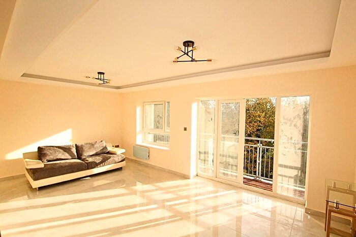 2 Bedroom Flat For Sale In The River Buildings, Western Road, Leicester, LE3