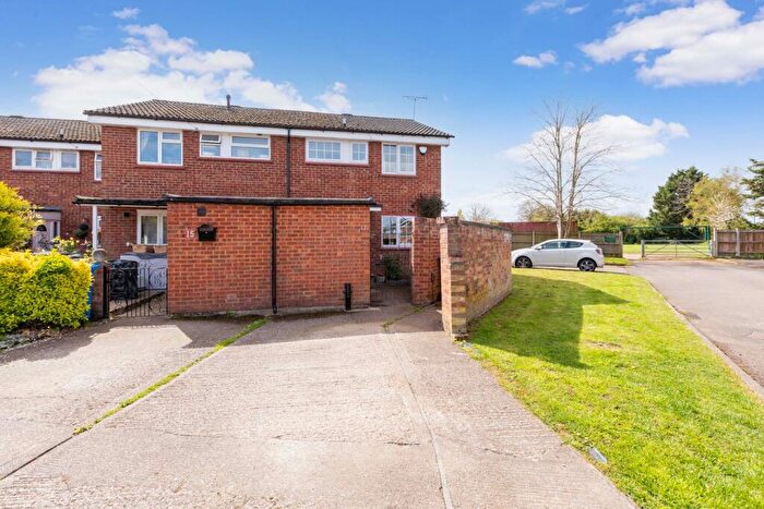 3 Bedroom Semi Detached House For Sale In Lindores Road, Holyport, Maidenhead, SL6