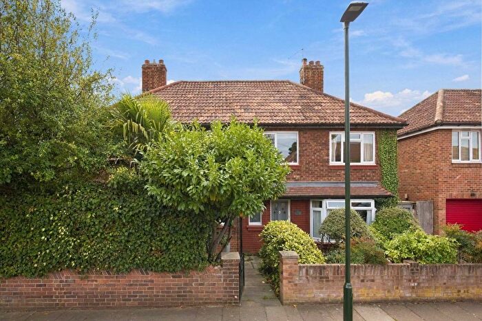 4 Bedroom Property For Sale In Murray Road, Ham, TW10