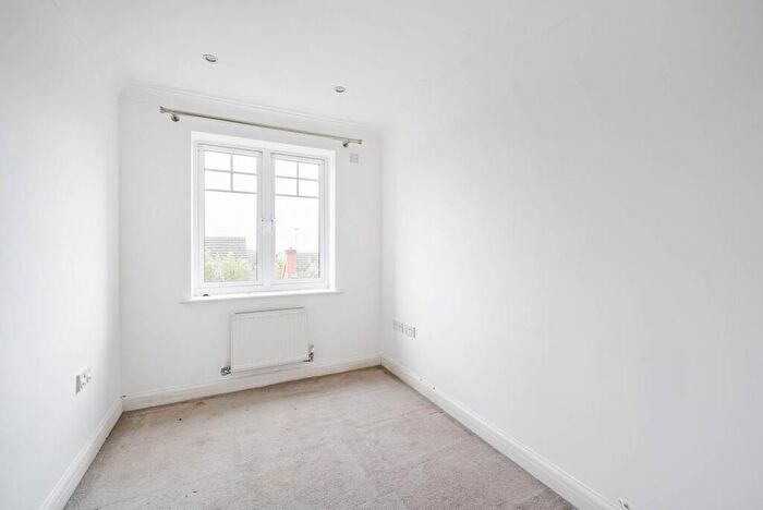 2 Bedroom Flat To Rent In Casel Court, Stanmore, HA7
